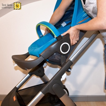 Stokke Crusi Duo - Come agganciare la seduta sul telaio - posizione fronte strada