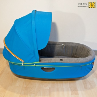 Stokke Crusi Duo - Vista laterale della navicella con capottina aperta e visiera parasole