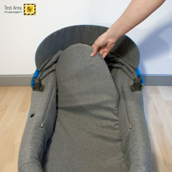 Stokke Crusi Duo - Particolare dell'inserimento del materassino