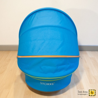 Stokke Crusi Duo - Vista del retro della capottina, con inserto e scritta catarifrangente