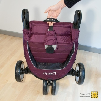 Baby Jogger City Mini 3 - Passeggino chiuso - particolare della maniglia utlizzata anche per il trasporto