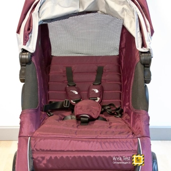 Baby Jogger City Mini 3 - Vista frontale dello schienale reclinato totalmente.