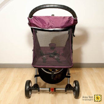 Baby Jogger City Mini 3 - Vista posteriore dello schienale reclinato totalmente e della finestrella traforata