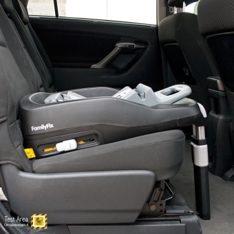 Bebe Confort Trio Loola 3 - Base auto FamilyFix - Base auto installata in auto, con staffa verticale posizionata correttamente