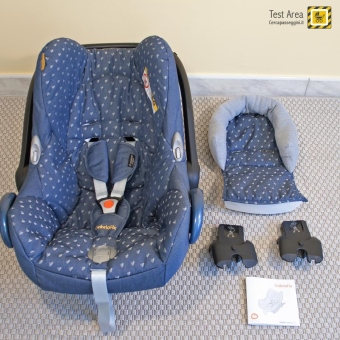 Bebe Confort Trio Loola 3 - Contenuto imballo 3: seggiolino auto, materassino ridottore neonato, adattatori per aggancio su telaio, manuale d'istruzioni