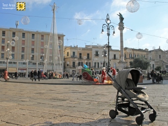 Chicco Trio LOVE - Lecce - Piazza Sant'Oronzo - Passeggino fronte strada - Iniziamo la nostra passeggiata con un po' di shopping natalizio
