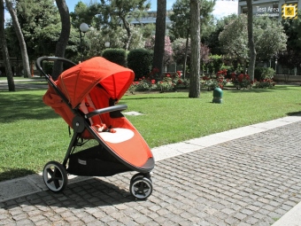 Cybex Agis M-Air 3 - Vista diagonale passeggino - Una bella passeggiata nel cuore verde della citt - Villa Comunale, Lecce